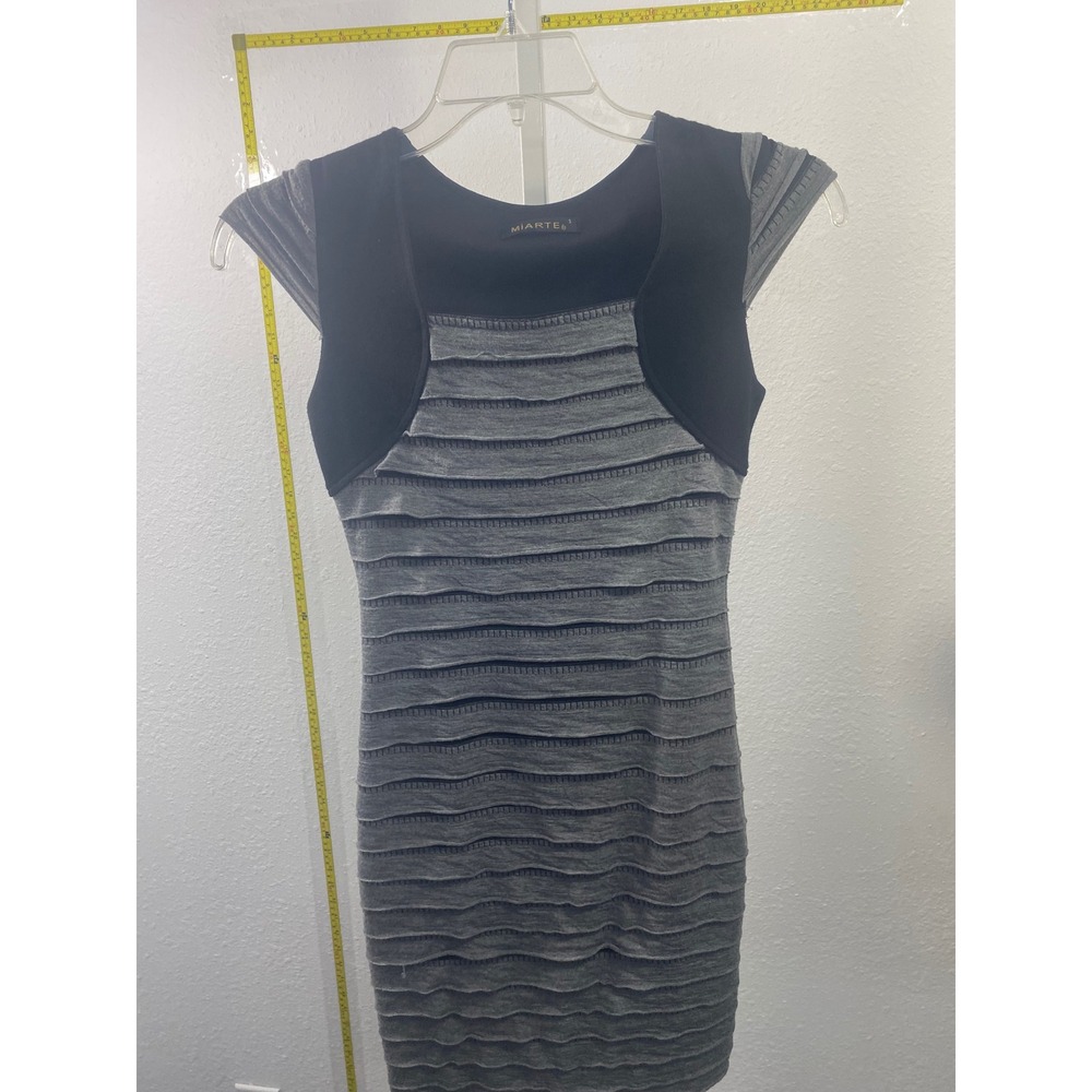 Miarte Grey Black Layered Tiered Bodycon Mini Dress Size 1 Cap Sleeve Cocktail